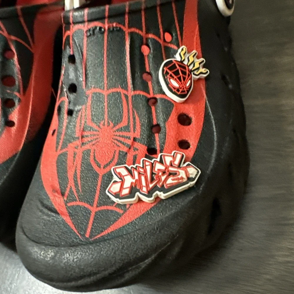 Crocs Team Spider-Man Echo Glow Clog - GLOW-IN-THE-DARK SPIDEY Kids Sz: J6 US